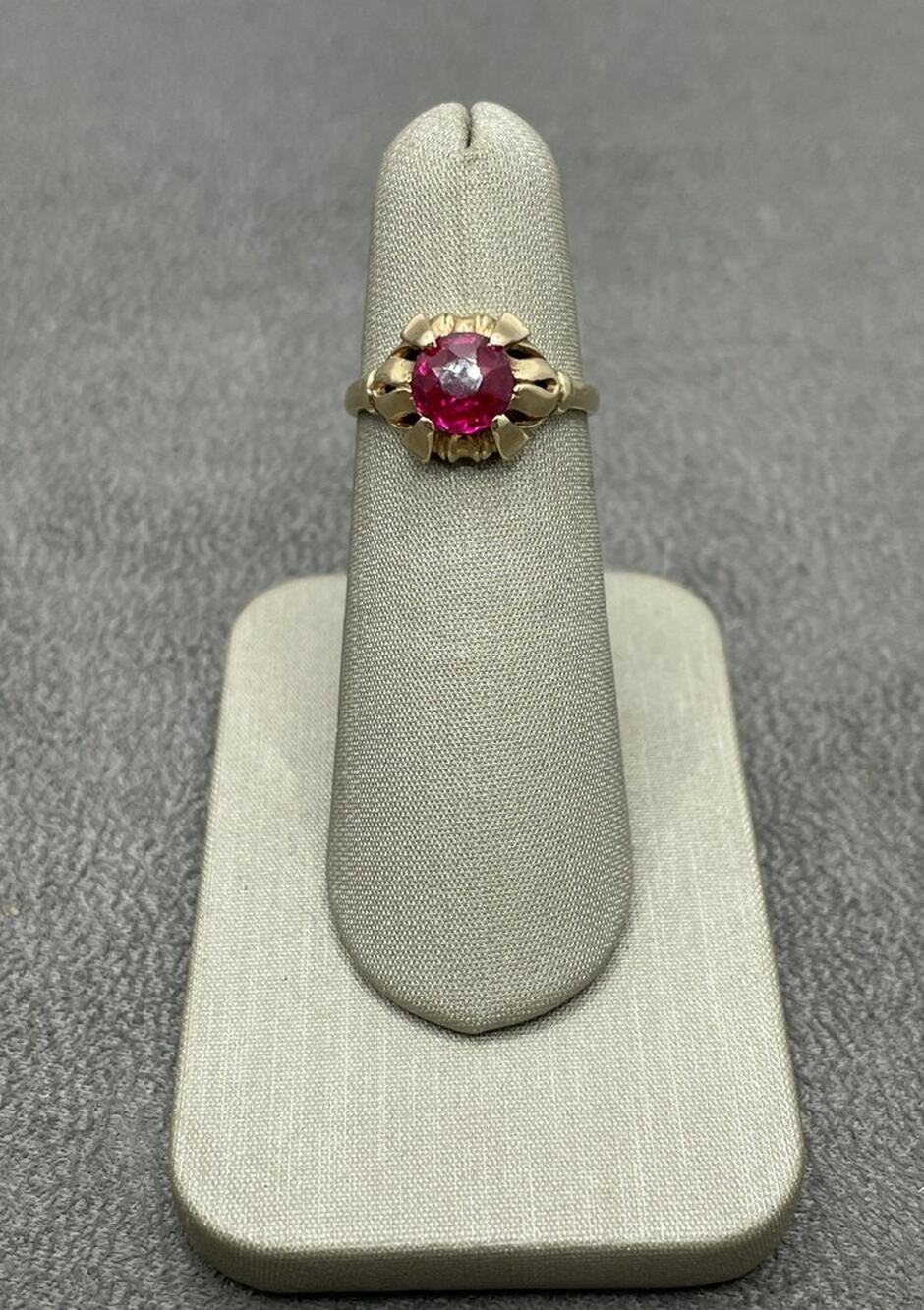 14K Yellow Gold Vintage Style Ring W/ Red Stone (20656)